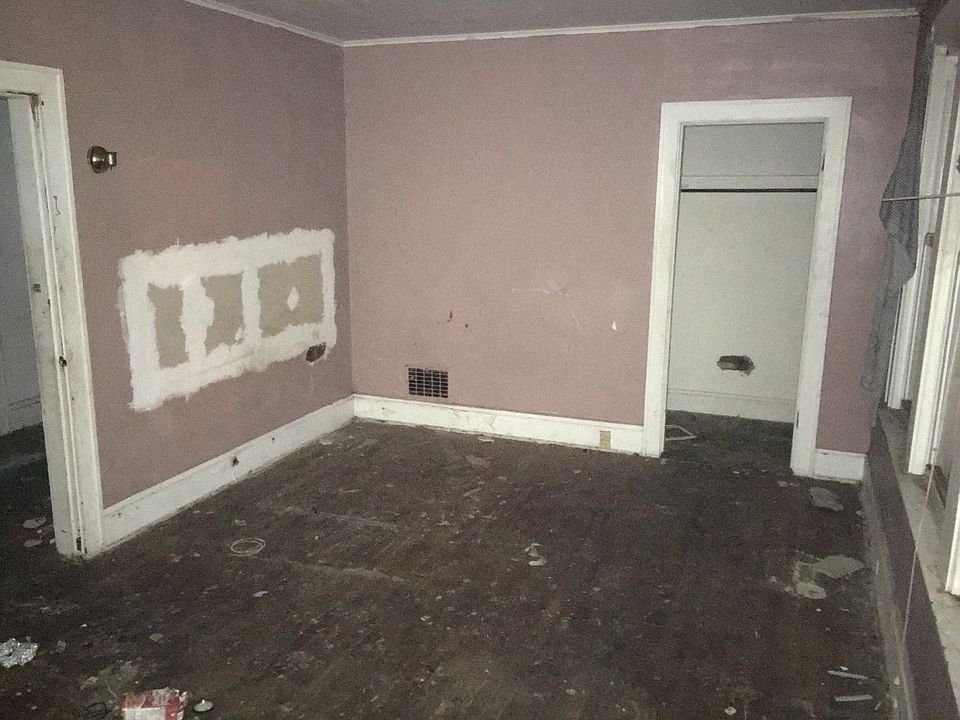 2nd image of 2615 Hoyt St
