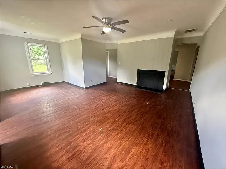 6988 Columbia Rd — Photo 2