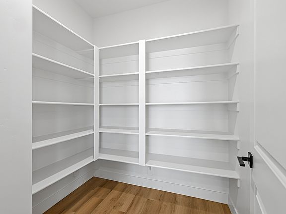 5th image of 3938 N Wood Rd