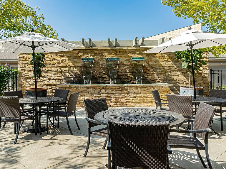 Outdoor Terrace and Lounge