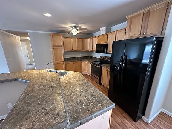 4th image of 203 Plum St