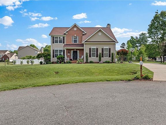 2nd image of 2413 Timber Oaks Ln