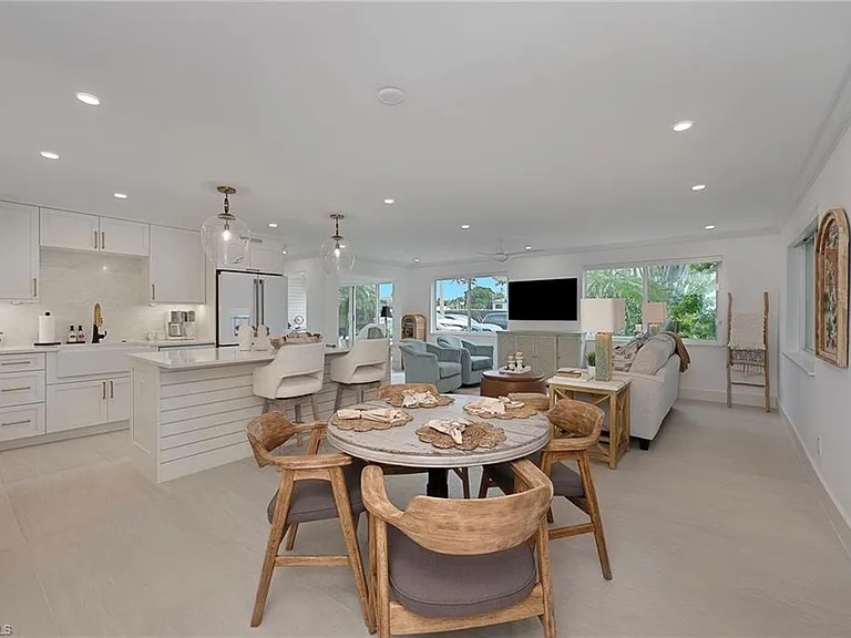 1950 Gulf Shore Blvd N #107 — Photo 9