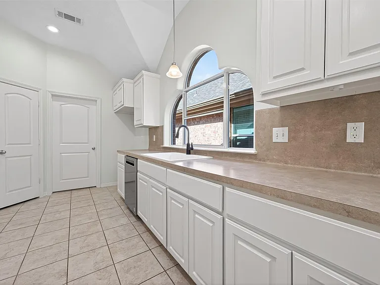 10542 Parkside Dr — Photo 13
