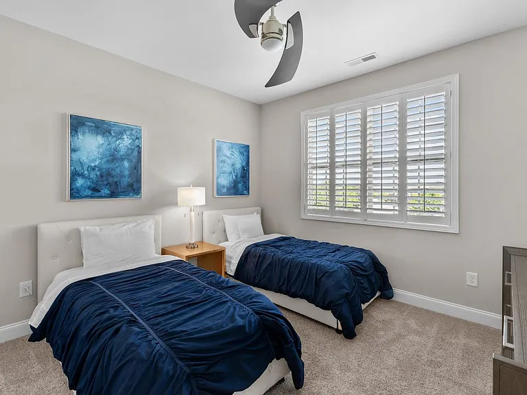 616 Angelica Cir — Photo 20