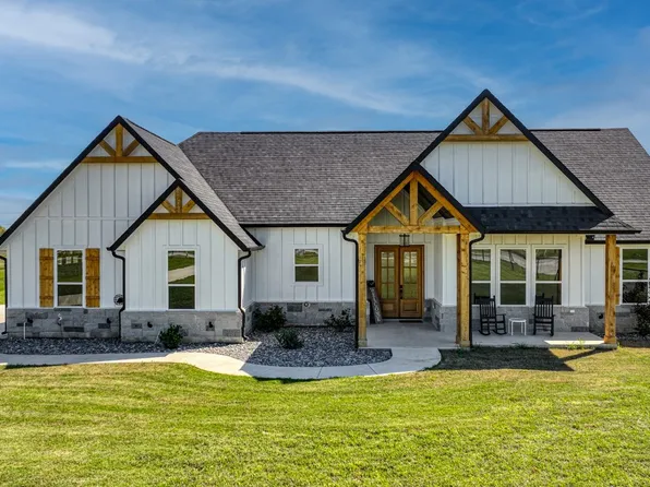 610 Sanger Dr, Springtown, TX 76082