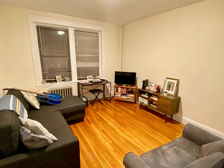 185-7 Chestnut Hill Ave — Photo 2