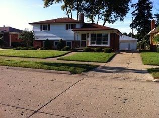 39001 Richland St, Livonia, MI 48150