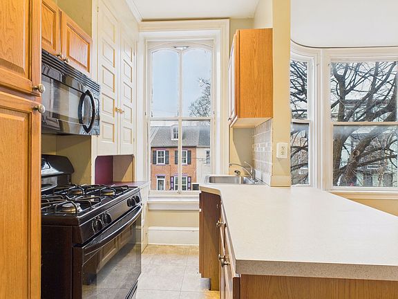 4th image of 1017 Green St #2F