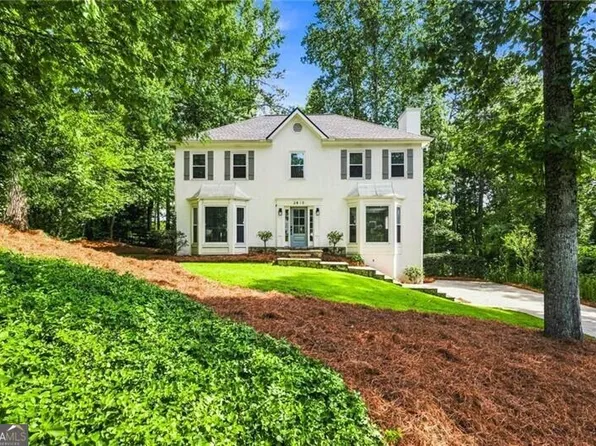 3810 Running Fox Dr, Roswell, GA 30062