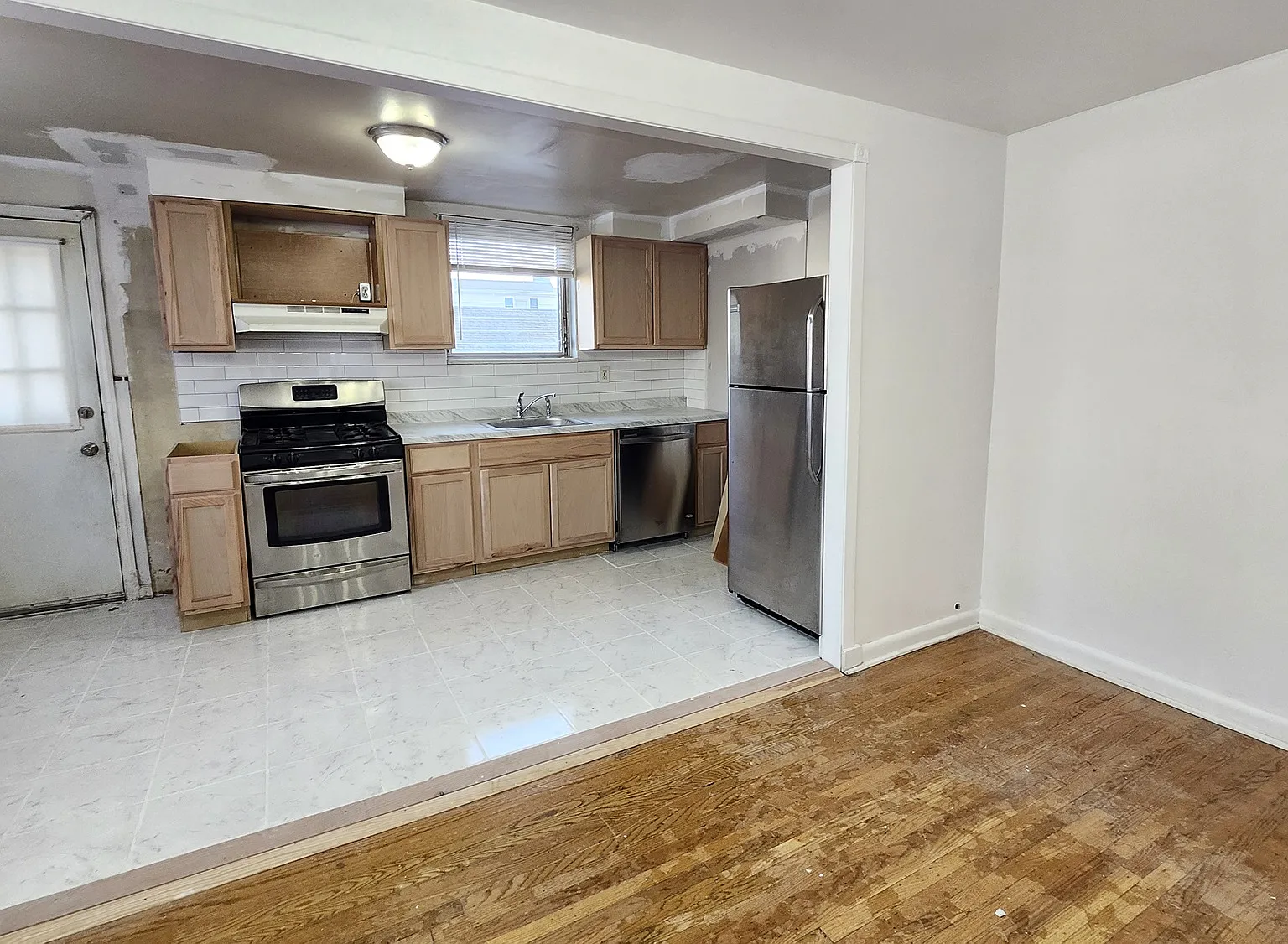 3 bed, 1500 sqft, $2,285 — Photo 4