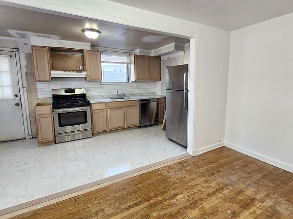 4th image of 4100 Taylor Ave