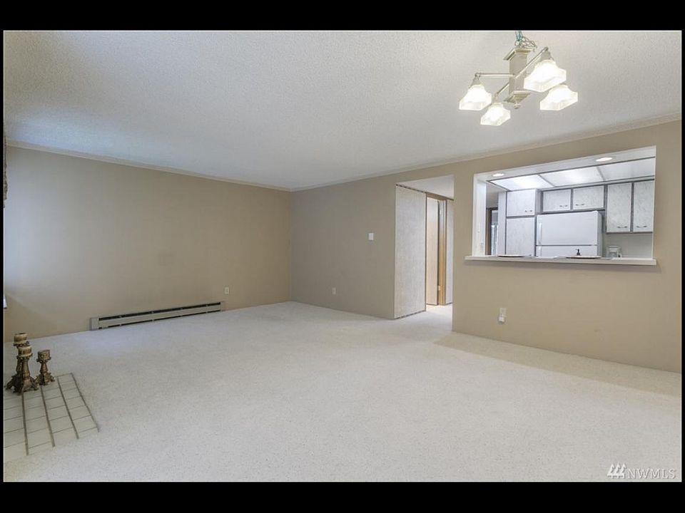 2nd image of 9506 Ravenna Ave NE