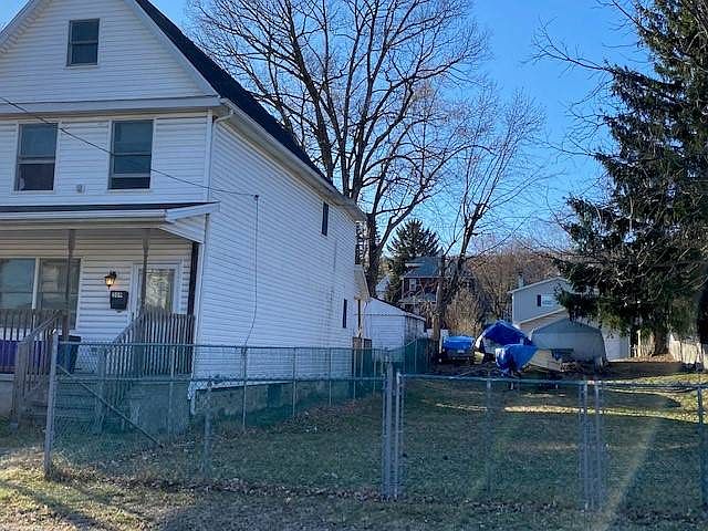 2nd image of 209 N Merrifield Ave