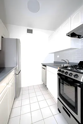 Rented by Buchbinder & Warren | media 6