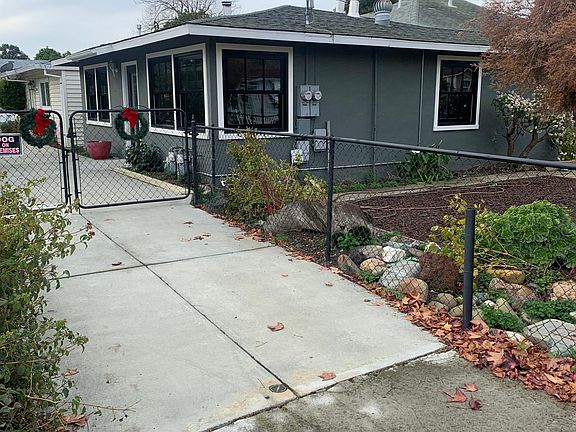 Street front with tandem house view