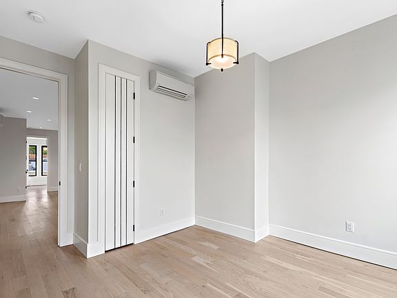 5th image of 542 Newark Ave #3B