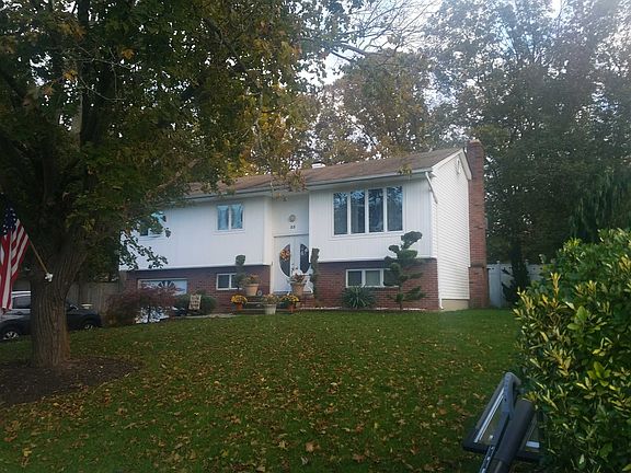 4th image of 33 Topaz Dr