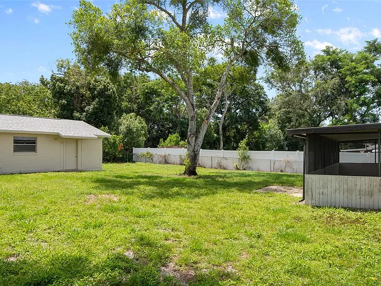 111 Amigos Rd — Photo 28