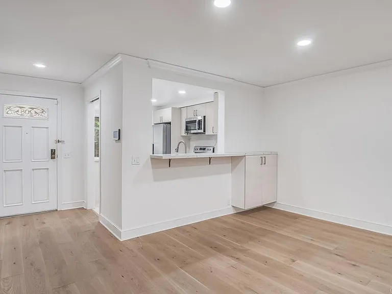 8880 Villa La Jolla Dr — Photo 5