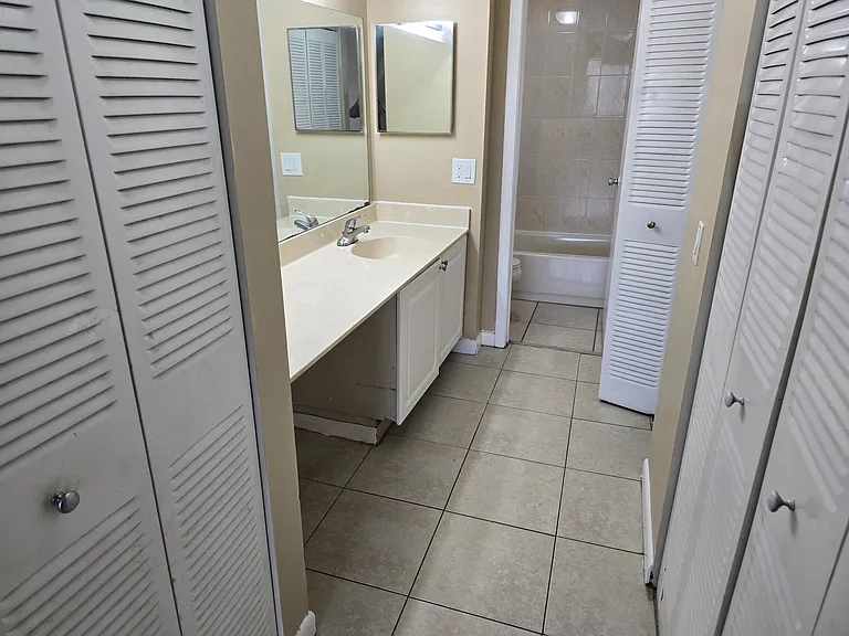 711 N Pine Island Rd #213 — Photo 14