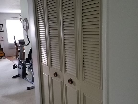 Hall w/linen closet