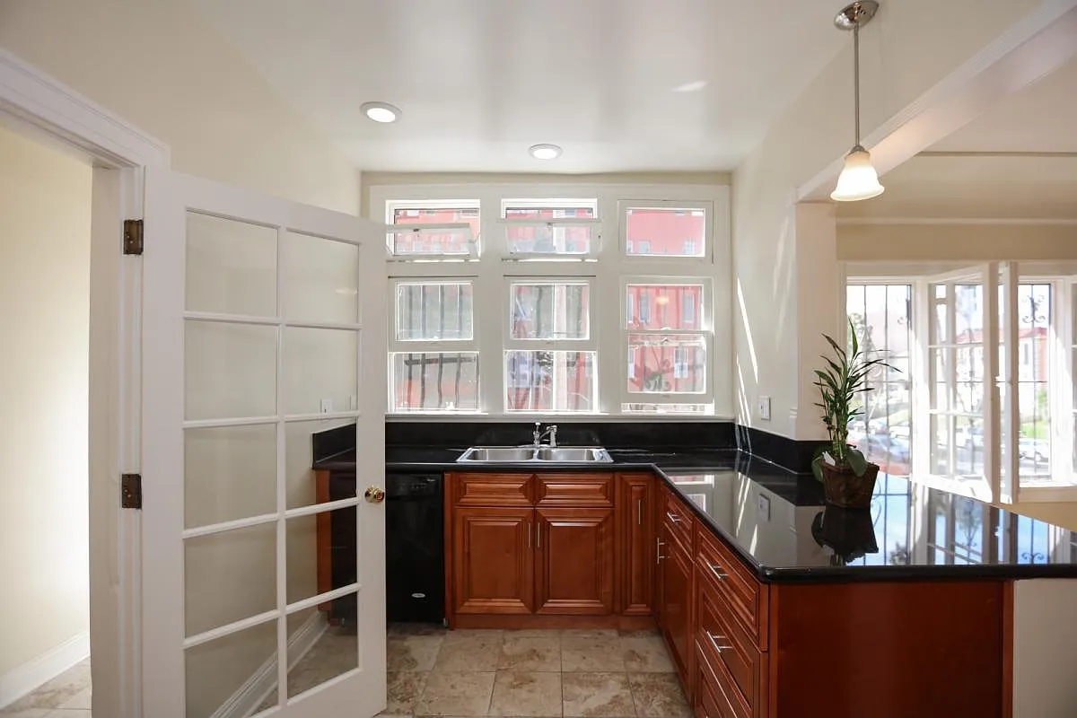 200 N New Hampshire Avenue — Photo 1