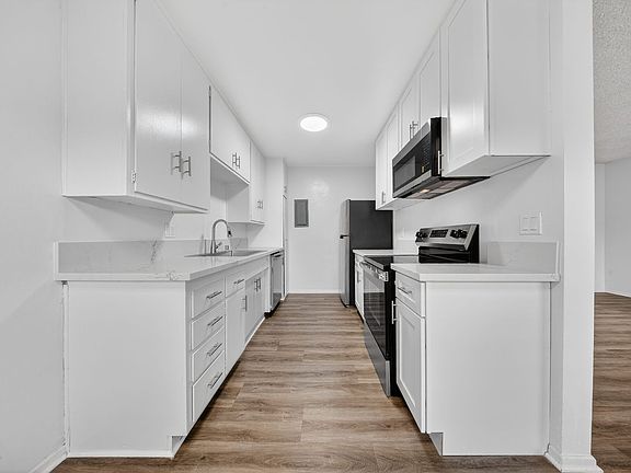 4th image of 7253 Variel Ave #8816