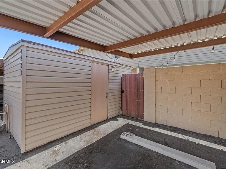 4233 N Miller Rd — Photo 30