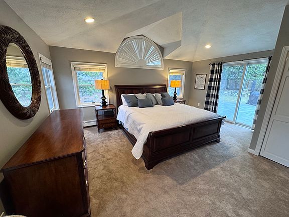 Master Bedroom (with gas fireplace)
