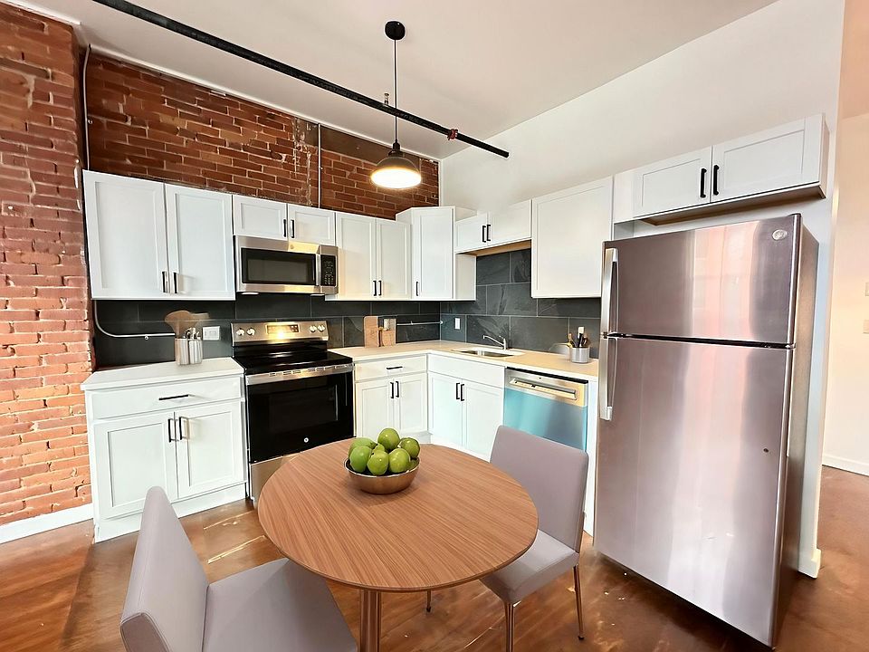 2nd image of 144 High St #3