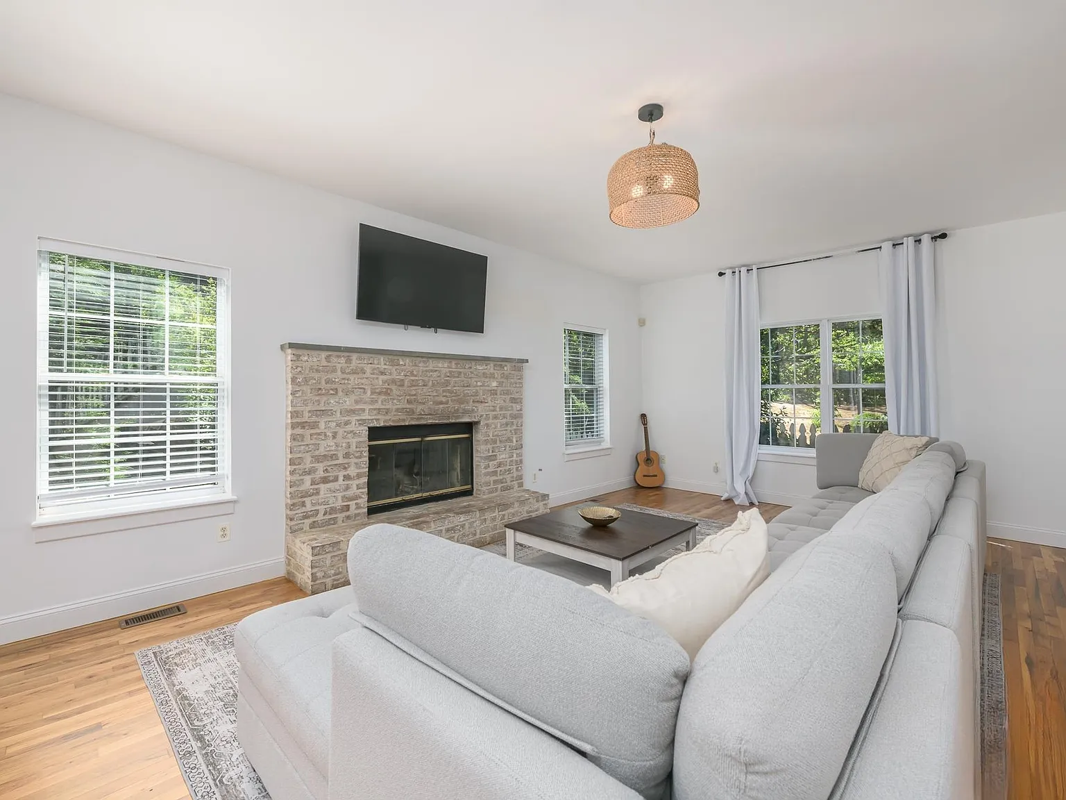 Charming 4BR 4Ba Colonial with Heated Pool in Southampton, NY — Photo 3