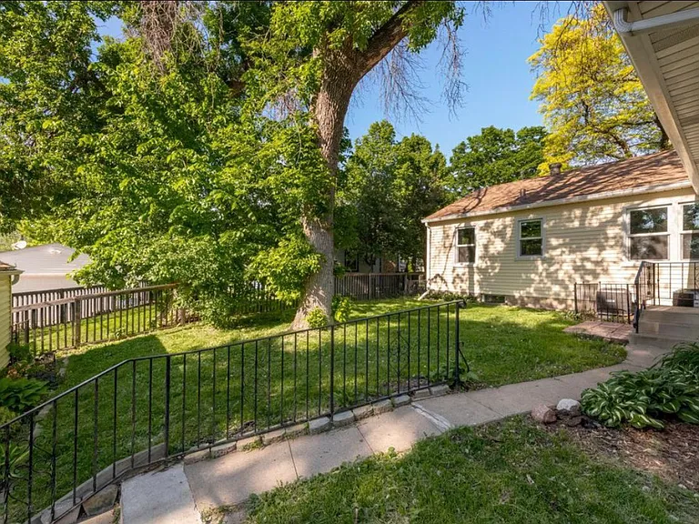 3435 Zenith Ave N — Photo 23