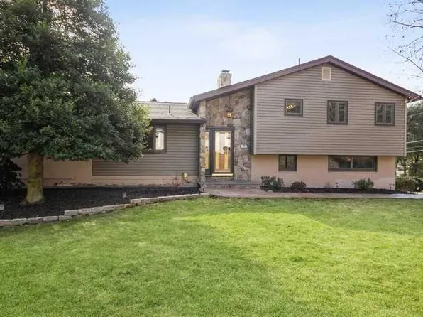 27 OLD FARMS Road, Poughkeepsie, NY 12603