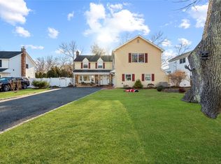 20 Eliot Dr, Lake Grove, NY 11755