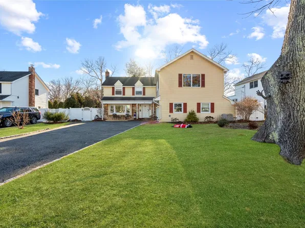 20 Eliot Drive, Lake Grove, NY 11755