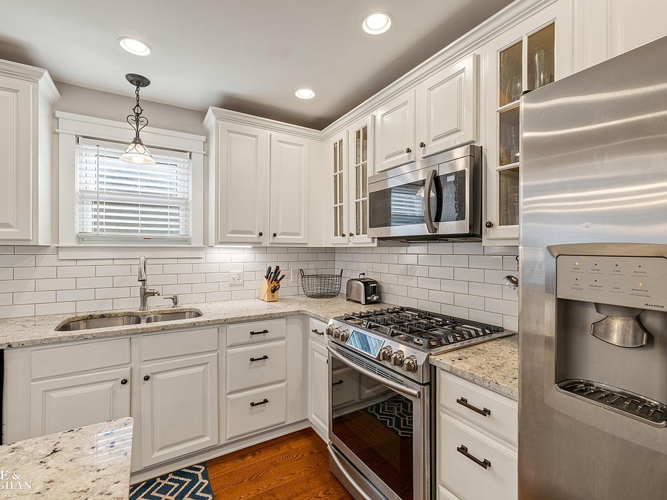 2189 Hollywood Ave, photo 11