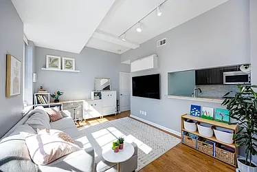 186 Wayne Street, #D-420