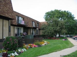 71 Hamilton St APT 1, Saratoga Springs, NY 12866