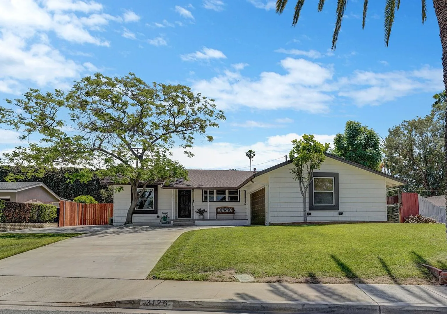 House for Rent- 4 bedrooms 2 baths, within walking distance of UC Riverside — Photo 2