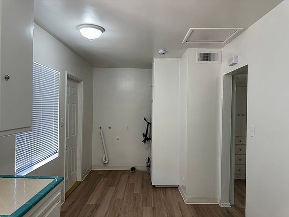 4th image of 2927 Peerless Ave #2