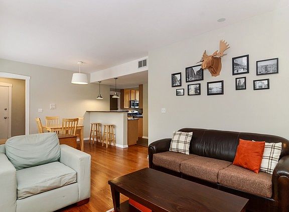 3rd image of 2703 W Ainslie St #2