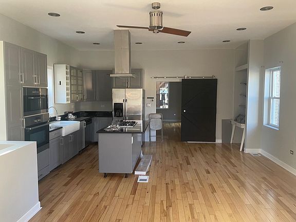 2nd image of 1429 W 17th St #C