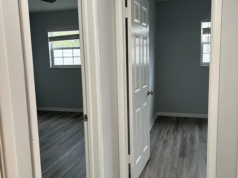 Hallway to front bedrooms
