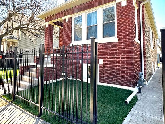 2nd image of 924 N Leamington Ave