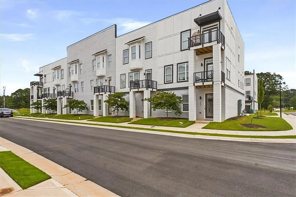 3 bed, 3.5 bath, 2250 sqft, $3,650 — Photo 2