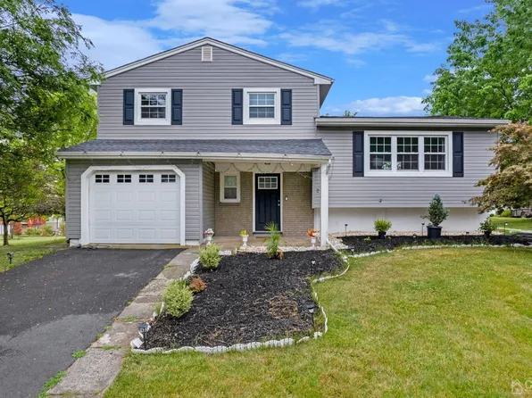 2 Hazel Ave, Edison, NJ 08820