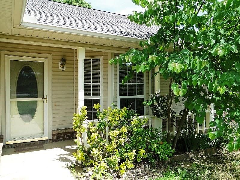 Nice front porch, bay window.