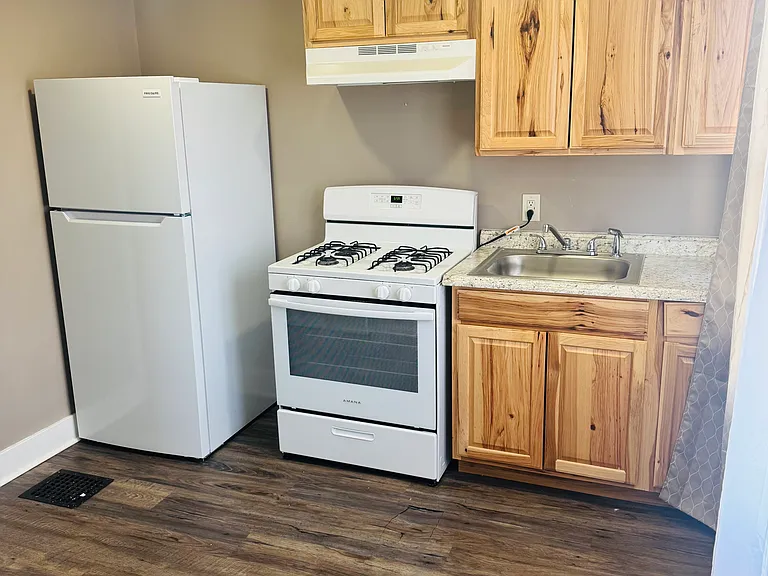 1223 Main St #2 — Photo 6