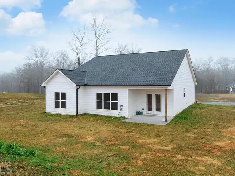 308 N Point Cir — Photo 3